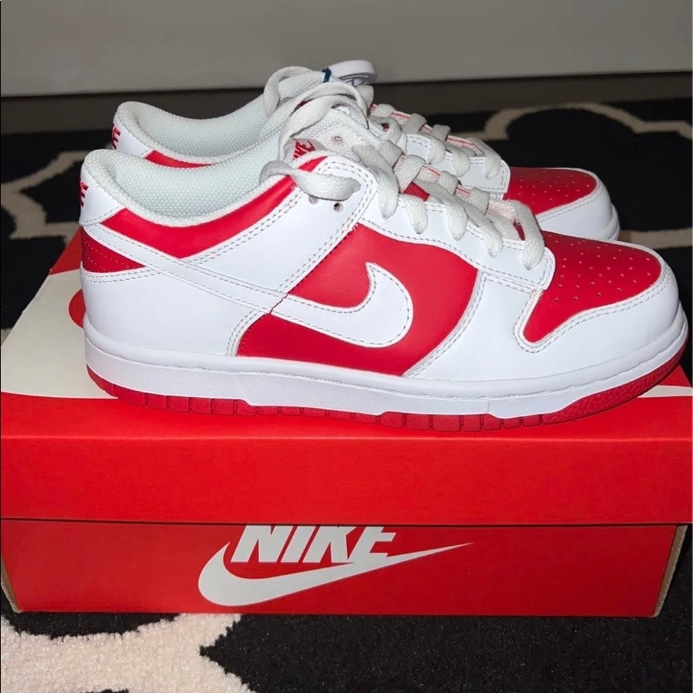 Nike dunk low championship red